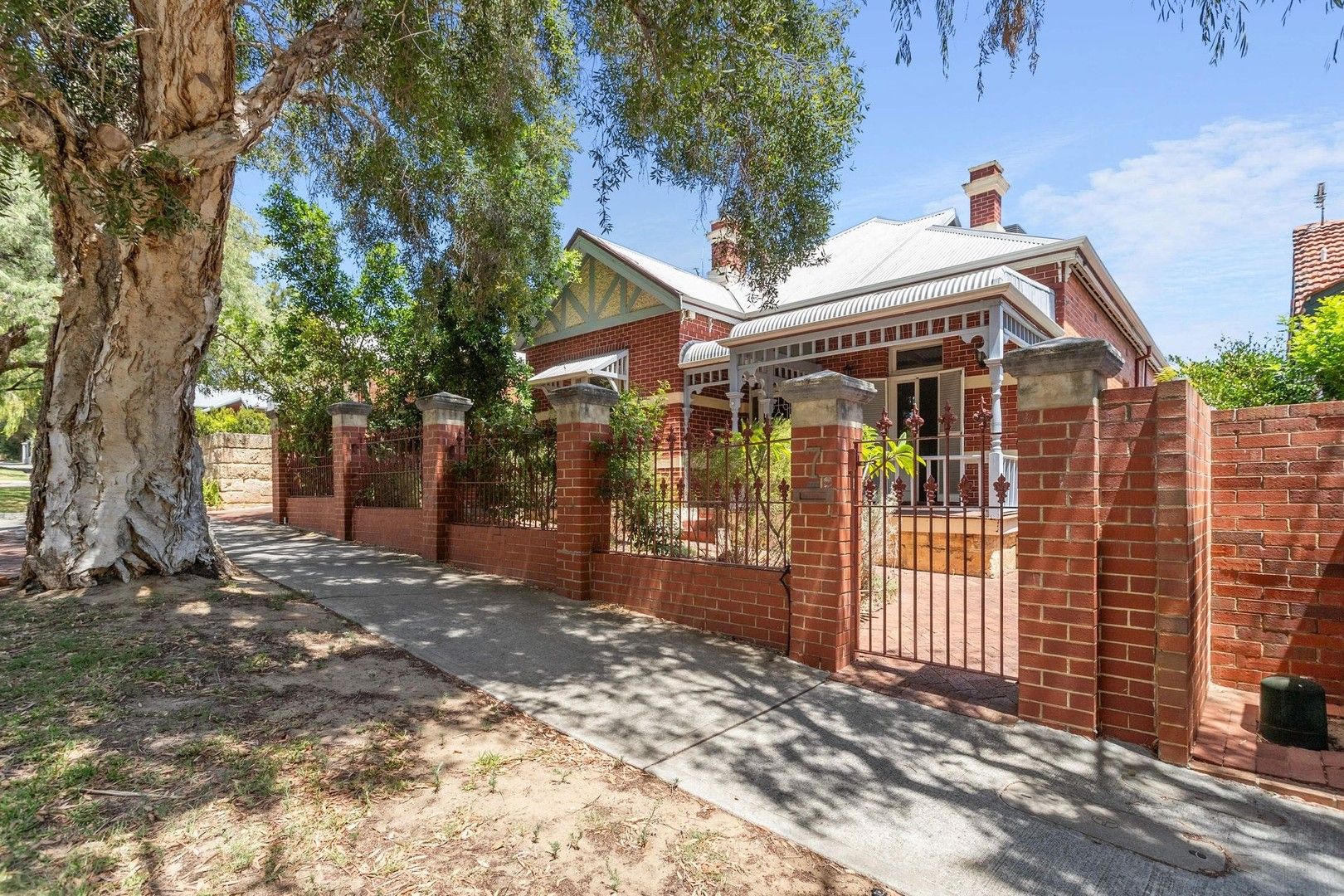 4 bedrooms House in 7 Proclamation Street SUBIACO WA, 6008