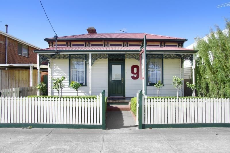 4 bedrooms House in 9 Fyans Street SOUTH GEELONG VIC, 3220