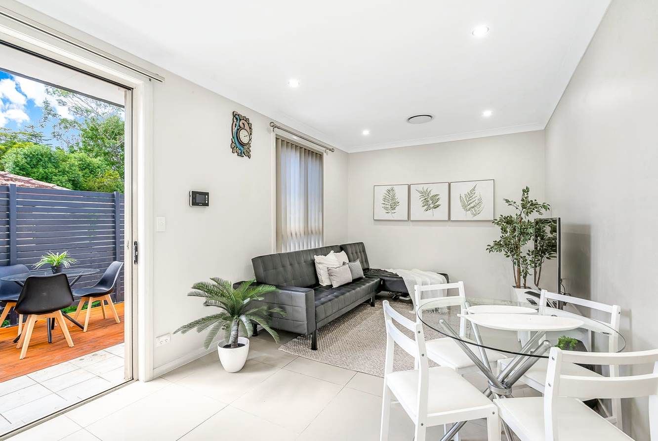 3 bedrooms Villa in 4/217 Targo Road GIRRAWEEN NSW, 2145