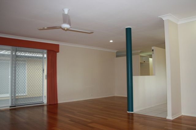 4 Putter Place, Arundel QLD 4214, Image 2