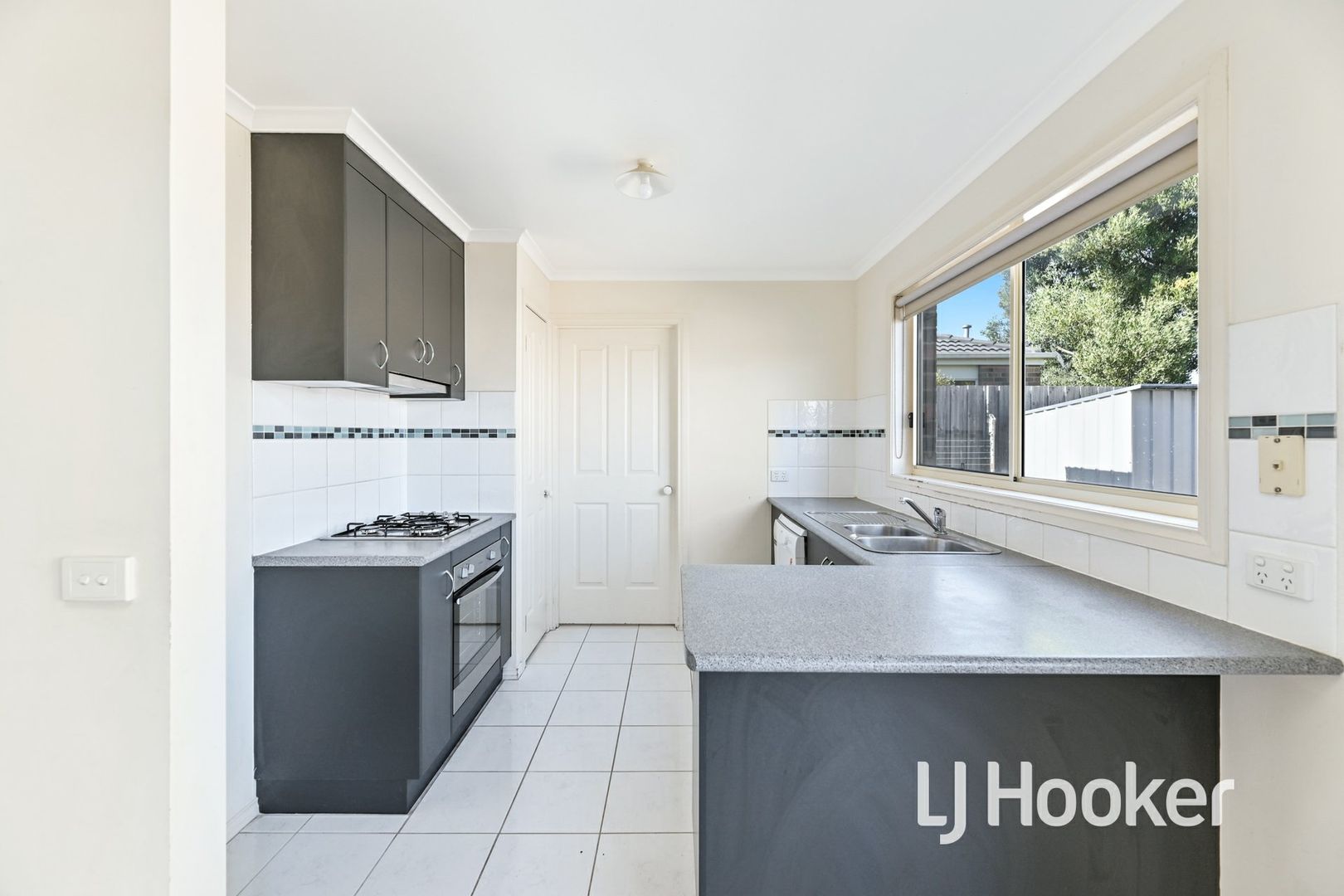 27/18 Ben Drive, Pakenham VIC 3810, Image 2