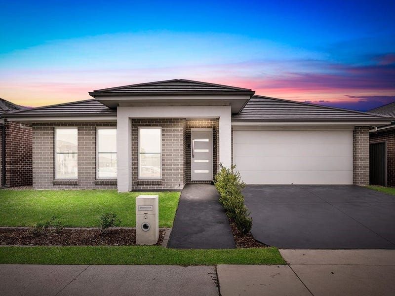 4 bedrooms House in 5 Alsop Street MARSDEN PARK NSW, 2765