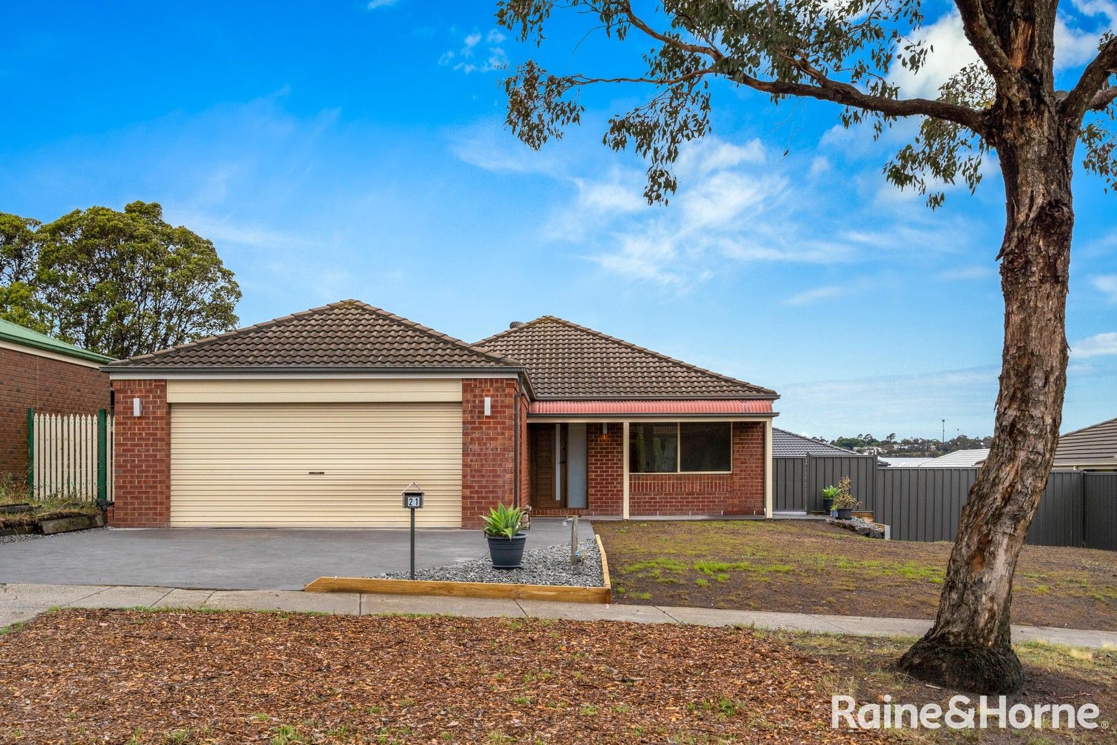 4 bedrooms House in 21 Backhaus Avenue SUNBURY VIC, 3429