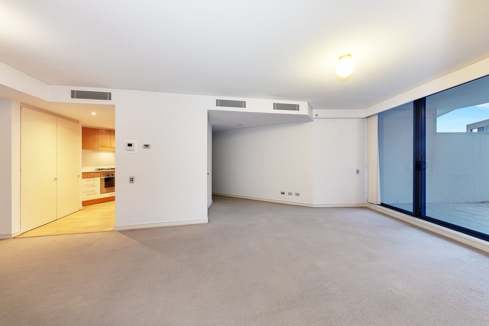 1 bedrooms Apartment / Unit / Flat in 1006/30 Glen Street MILSONS POINT NSW, 2061