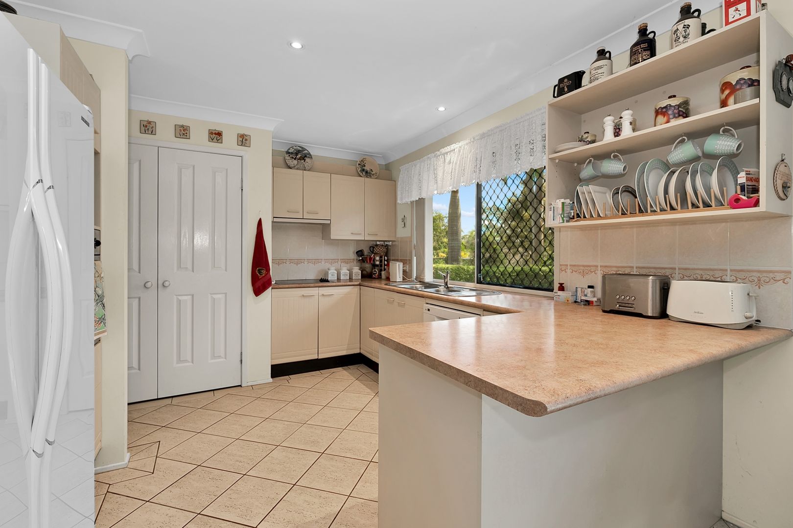 24 Pioneer Crescent, Bellbowrie QLD 4070, Image 2