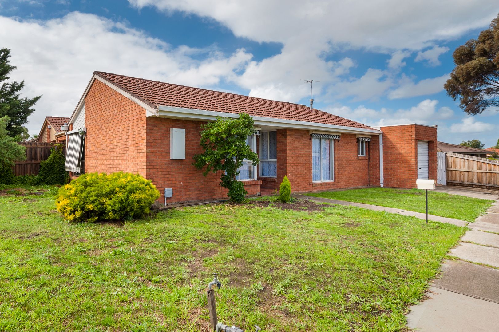 2/1 Alcott Place, Delahey VIC 3037, Image 2