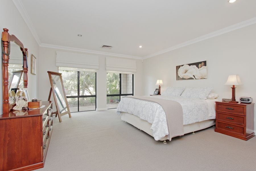 10 Smallbrook Retreat, Caversham WA 6055, Image 0