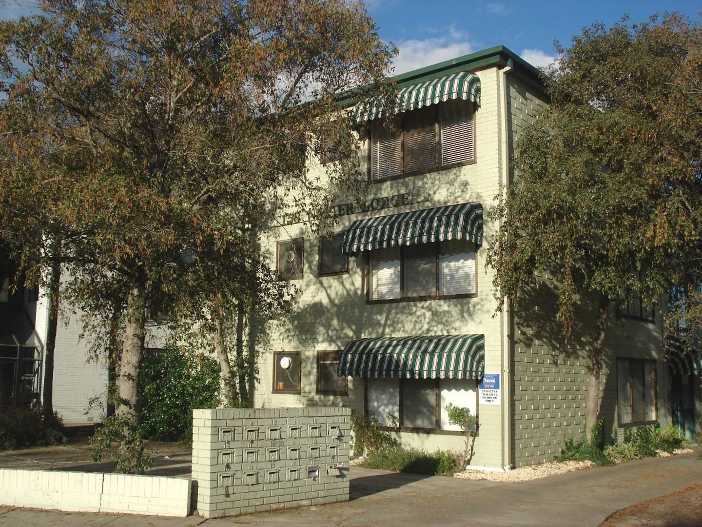 7 158 Napier Street Essendon Vic 3040 Apartment For Rent 260 Domain