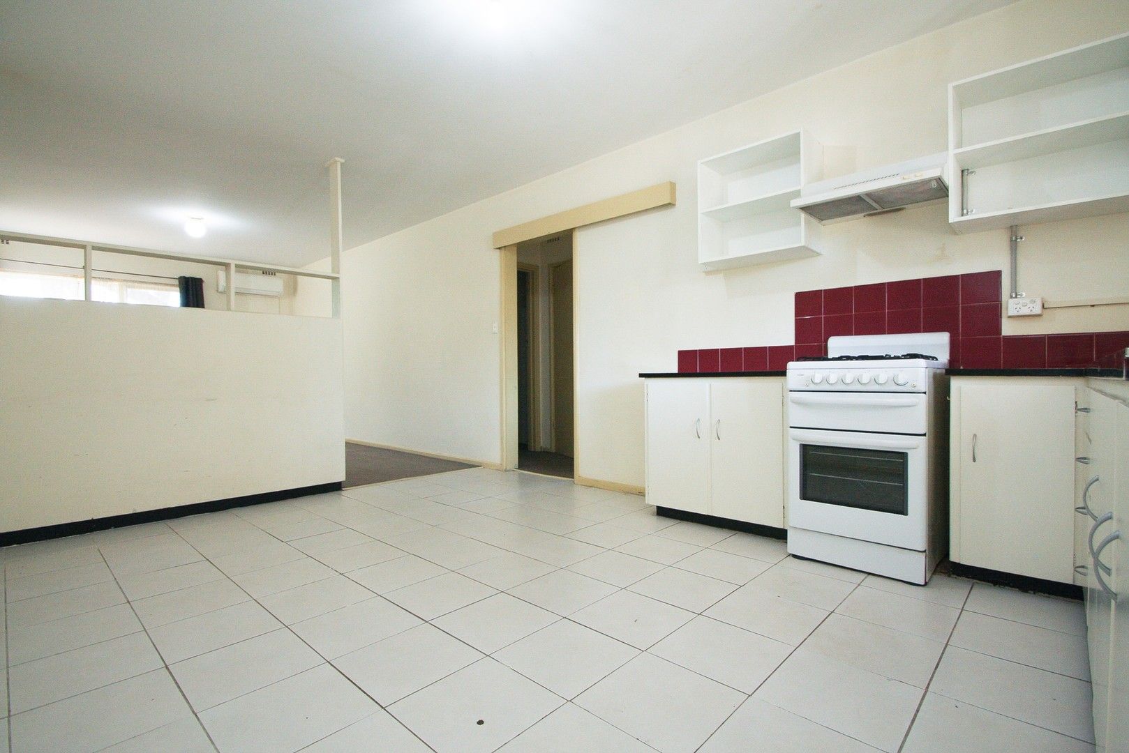 2 bedrooms Apartment / Unit / Flat in 1/137 North Lake Road WILLAGEE WA, 6156