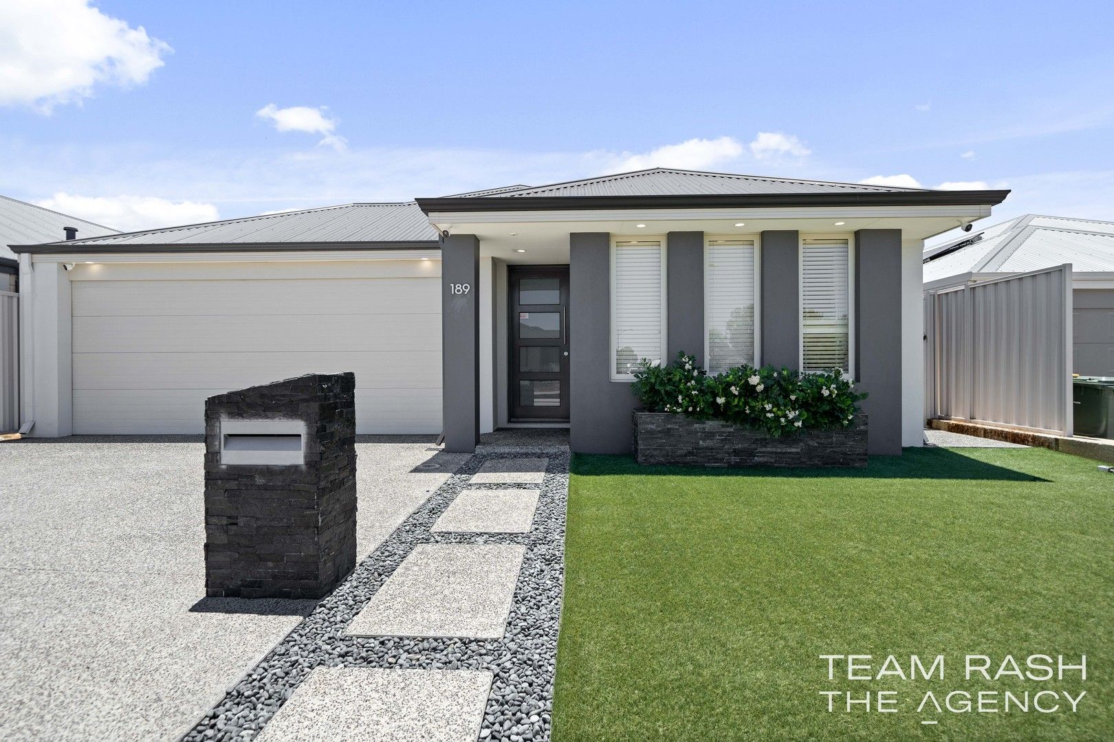 4 bedrooms House in 189 Sapphire Chase WELLARD WA, 6170