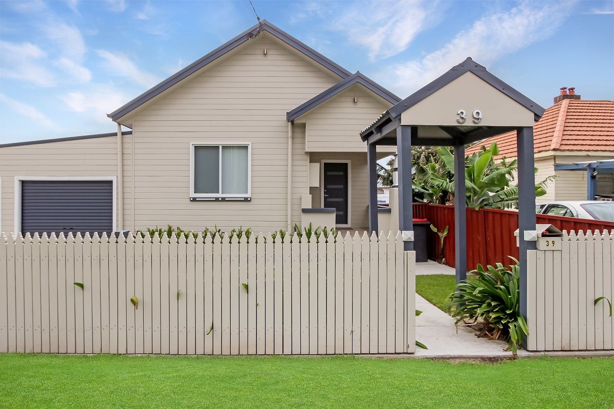 3 bedrooms House in 39 Floraville Road BELMONT NORTH NSW, 2280