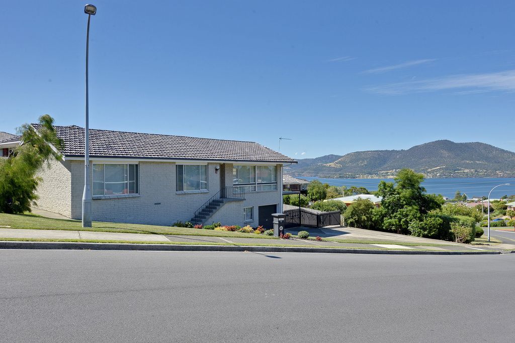 6 Gould Crescent, Rosetta TAS 7010, Image 2