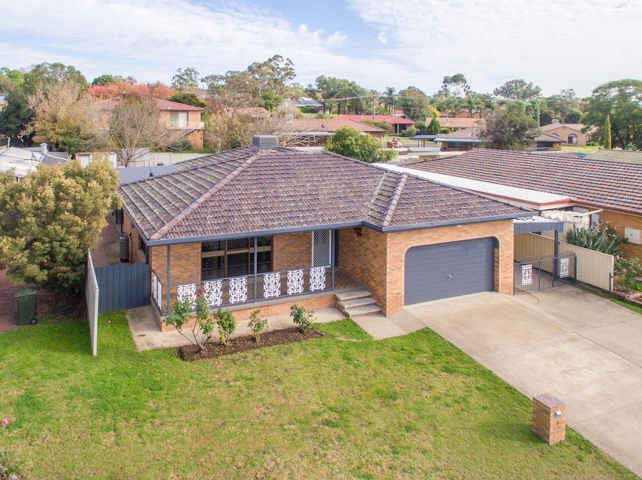 3 bedrooms House in 8 Baringa Place TAMWORTH NSW, 2340