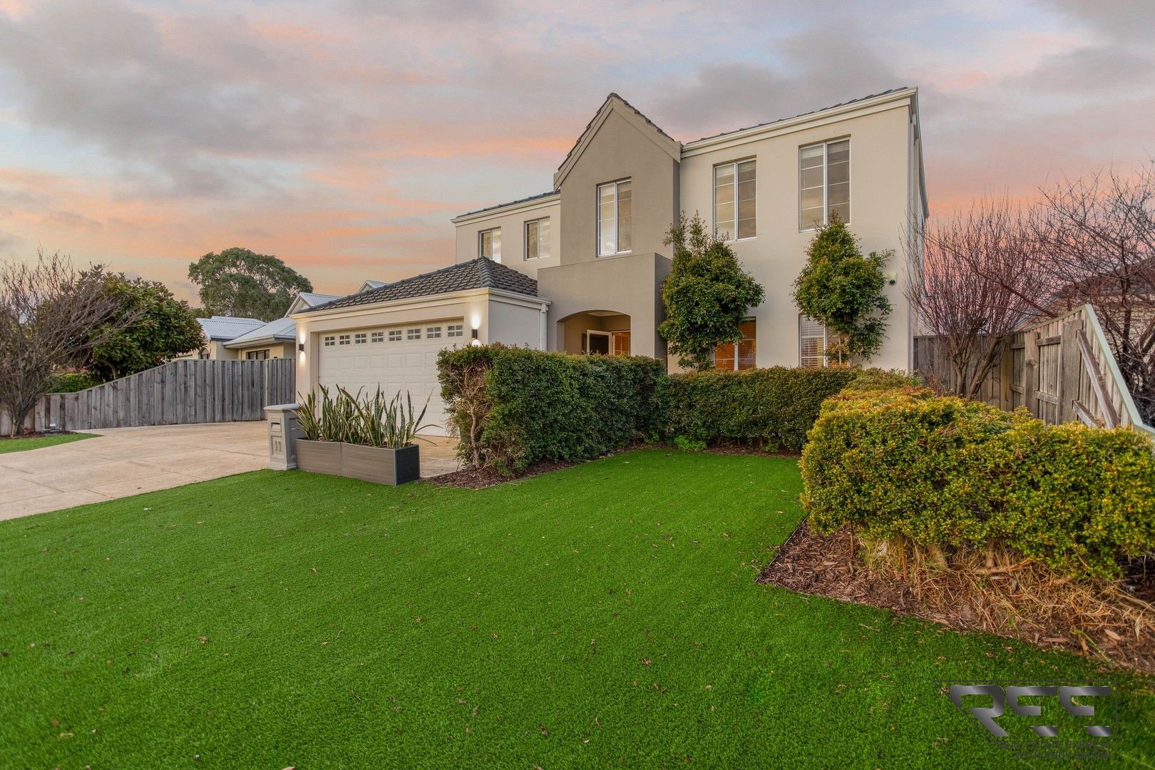 4 bedrooms House in 11 Caxton Parkway CANNING VALE WA, 6155