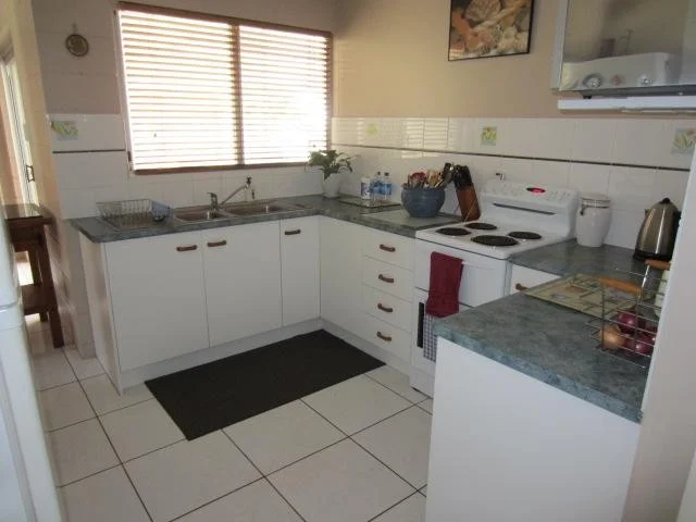 Additional image 2 of 11 Joshua Crescent, Bushland Beach QLD 4818