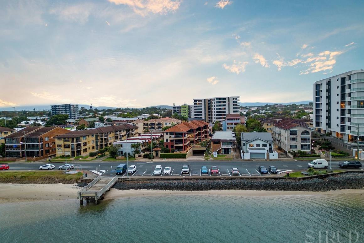 Picture of 6/274 Marine Parade, LABRADOR QLD 4215