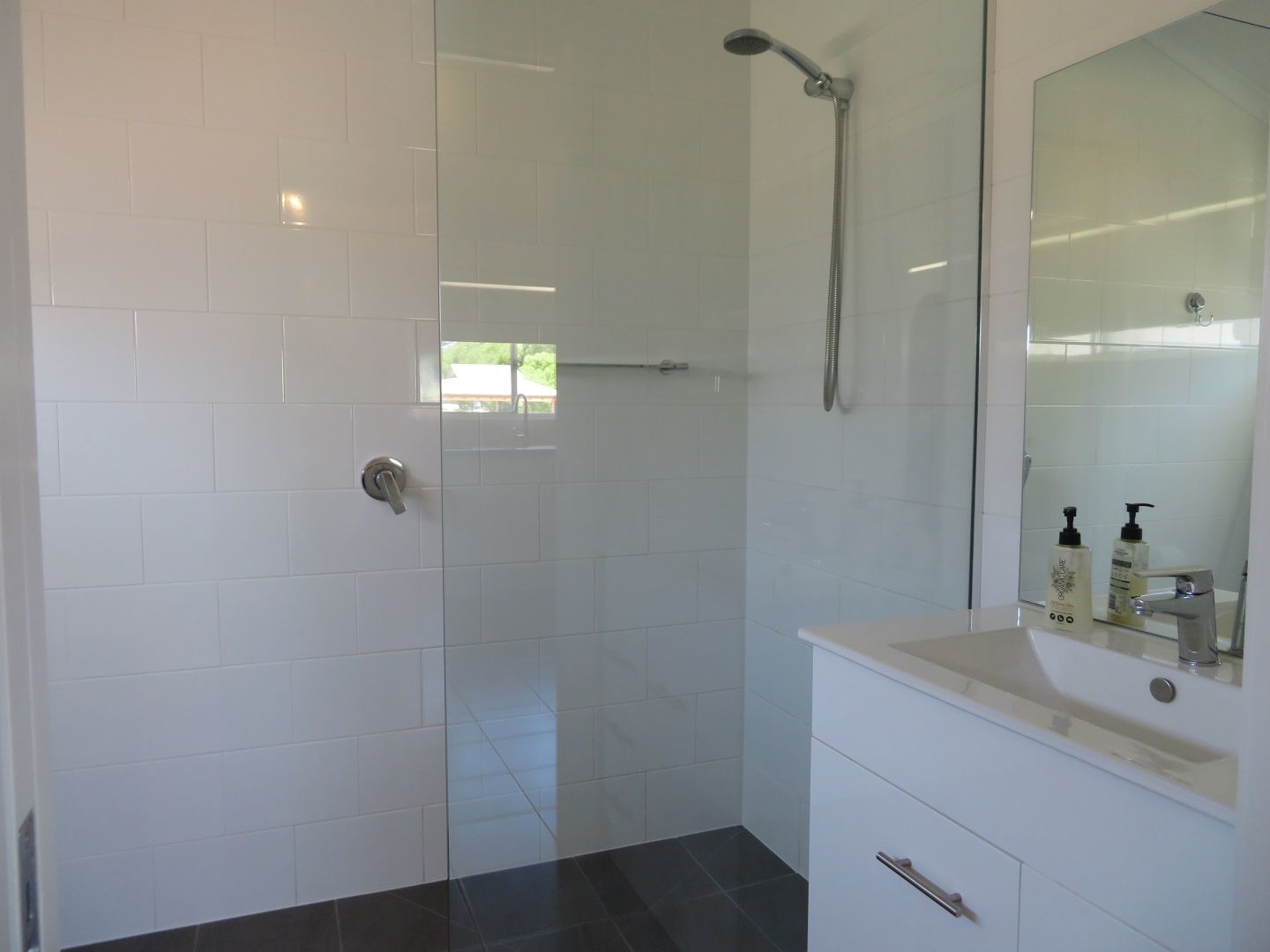 1/5 Waratah, Leeton NSW 2705 Apartment For Rent 330 Domain