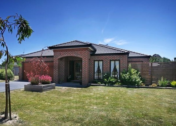 4 Roxanne Court, Woodend VIC 3442