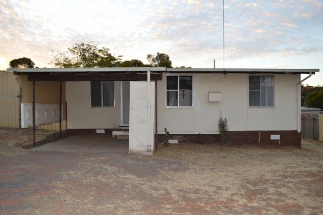 2 bedrooms House in 67 Gordon Adams Rd KAMBALDA EAST WA, 6442