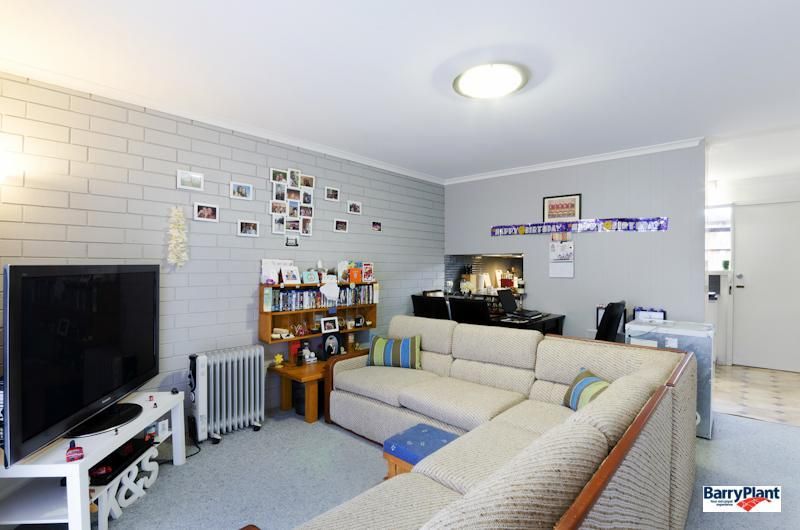 2/30 Matlock Street, HERNE HILL VIC 3218, Image 1