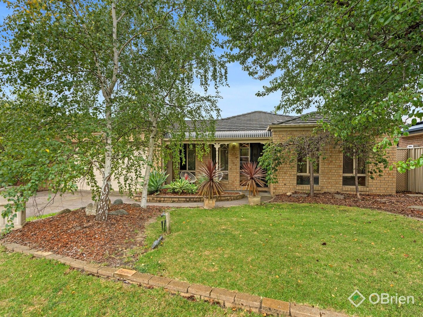 6 Manor Court, Cranbourne East VIC 3977, Image 0