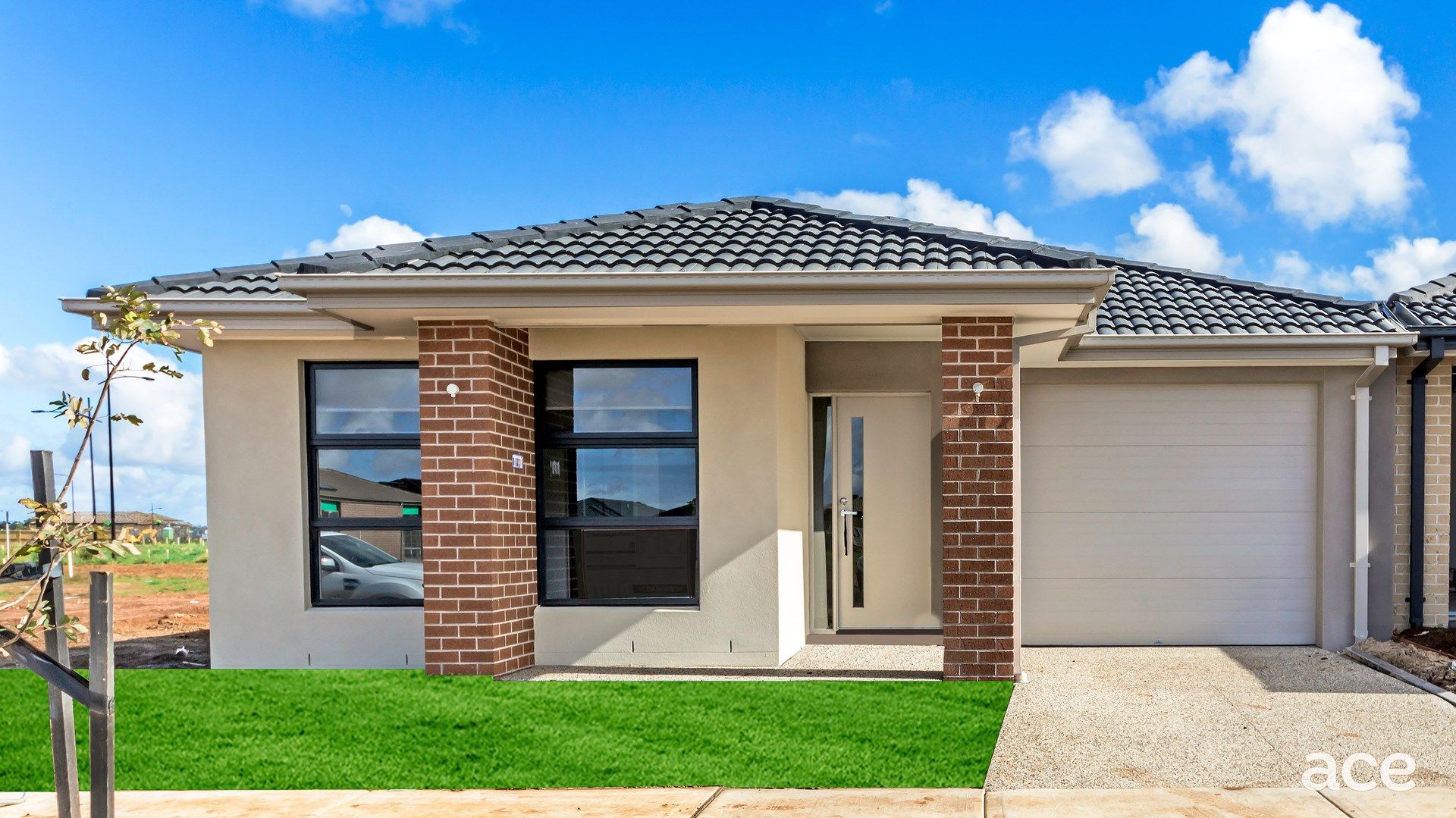 4 bedrooms House in 7 Sobers Drive ROCKBANK VIC, 3335