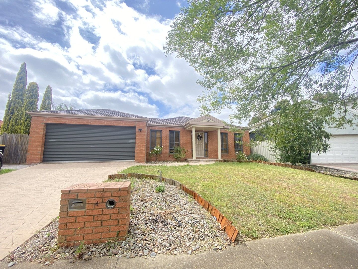 3 bedrooms House in 4 Hughes Avenue CAROLINE SPRINGS VIC, 3023
