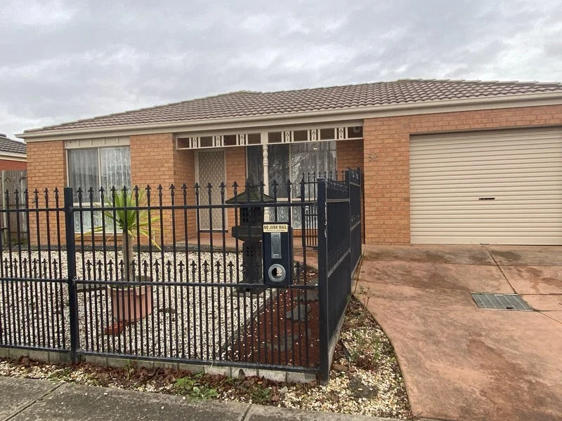 52 Cornwell Crescent, Cranbourne East VIC 3977