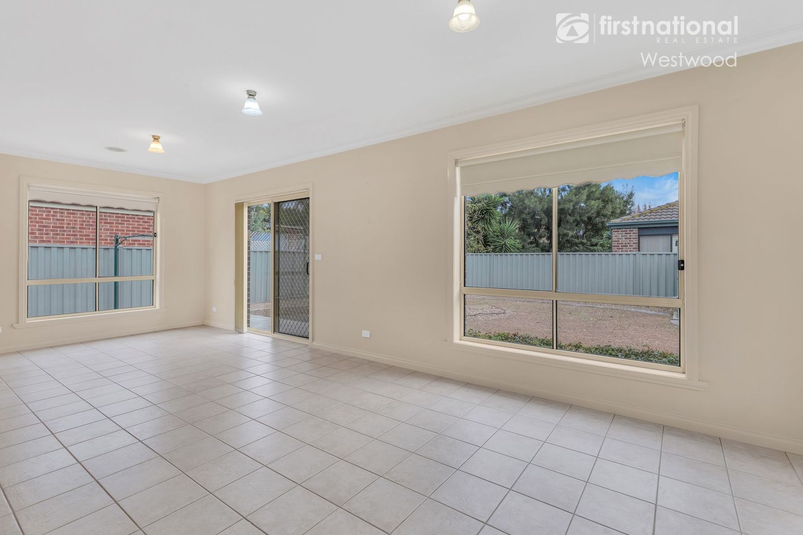 26 Giofches Crescent, Tarneit VIC 3029, Image 2