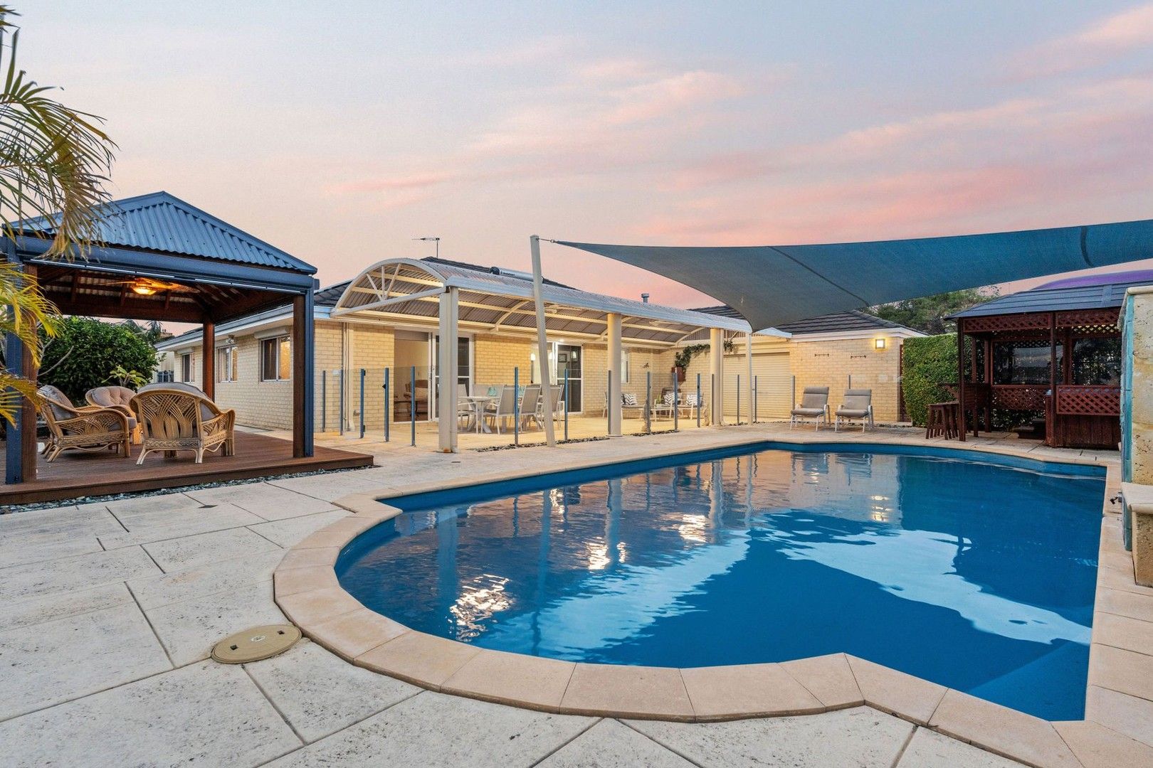4 bedrooms House in 8 Derwent Meander JOONDALUP WA, 6027