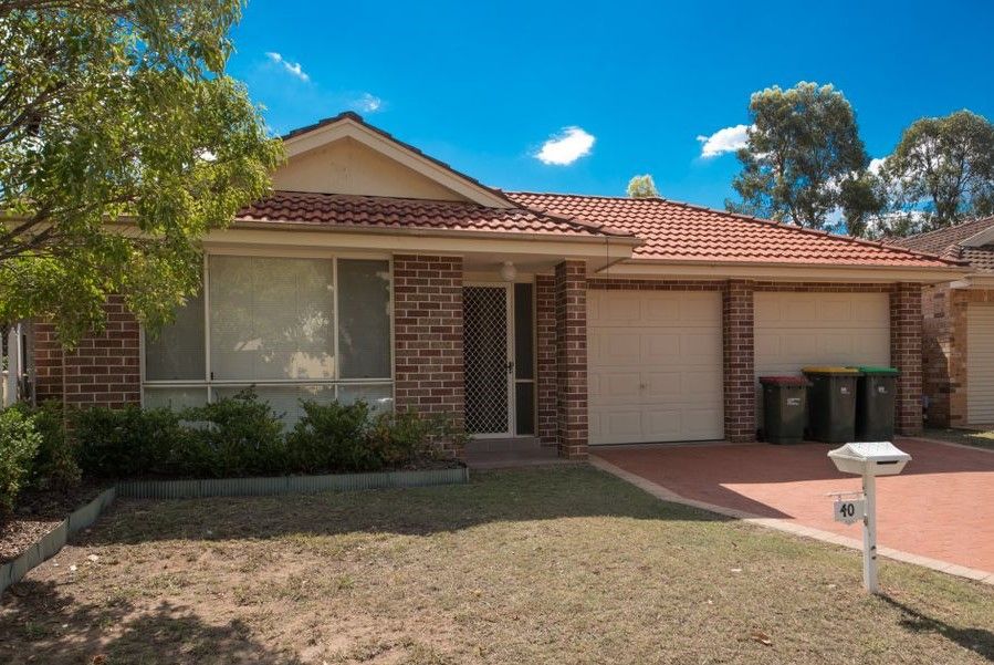 40 Woodlake Court, Wattle Grove NSW 2173