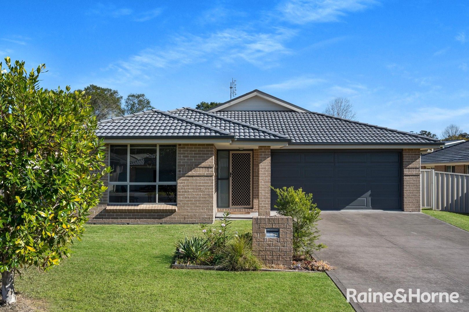 4 bedrooms House in 21 Candlebark Close WEST NOWRA NSW, 2541
