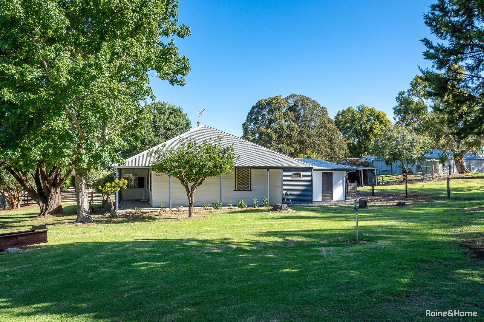 2 bedrooms Acreage / Semi-Rural in 304 Paris Creek Road PARIS CREEK SA, 5201