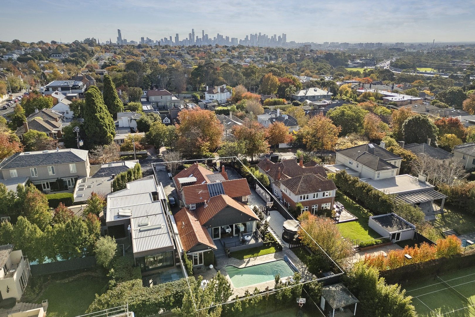 5 bedrooms House in 2 Moralla Road KOOYONG VIC, 3144