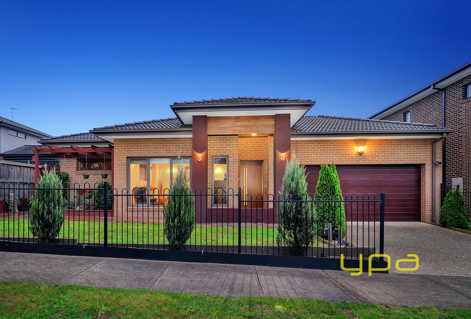 3 Canopy Grove, Cranbourne East VIC 3977