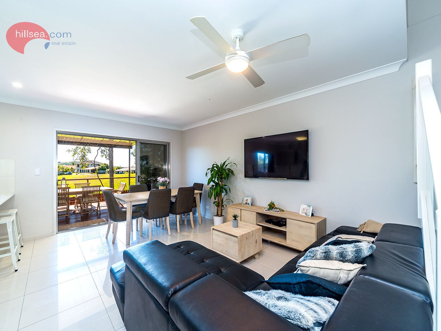 2/1 Aspect Place, Pacific Pines QLD 4211, Image 2