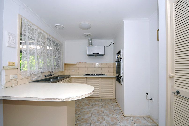 3 bedrooms House in 84 Tiverton Drive MULGRAVE VIC, 3170