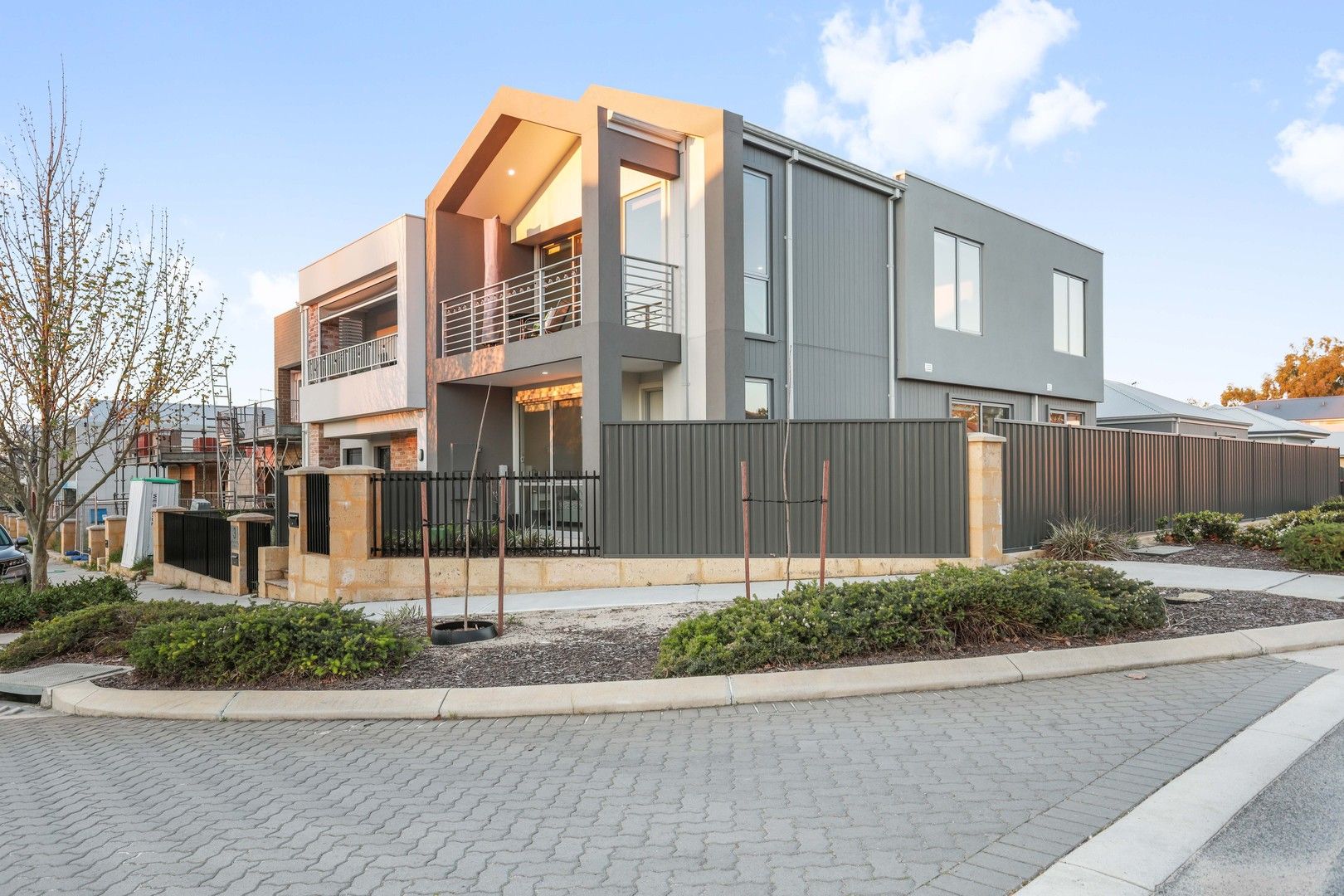 3 bedrooms House in 1 Research Avenue PIARA WATERS WA, 6112