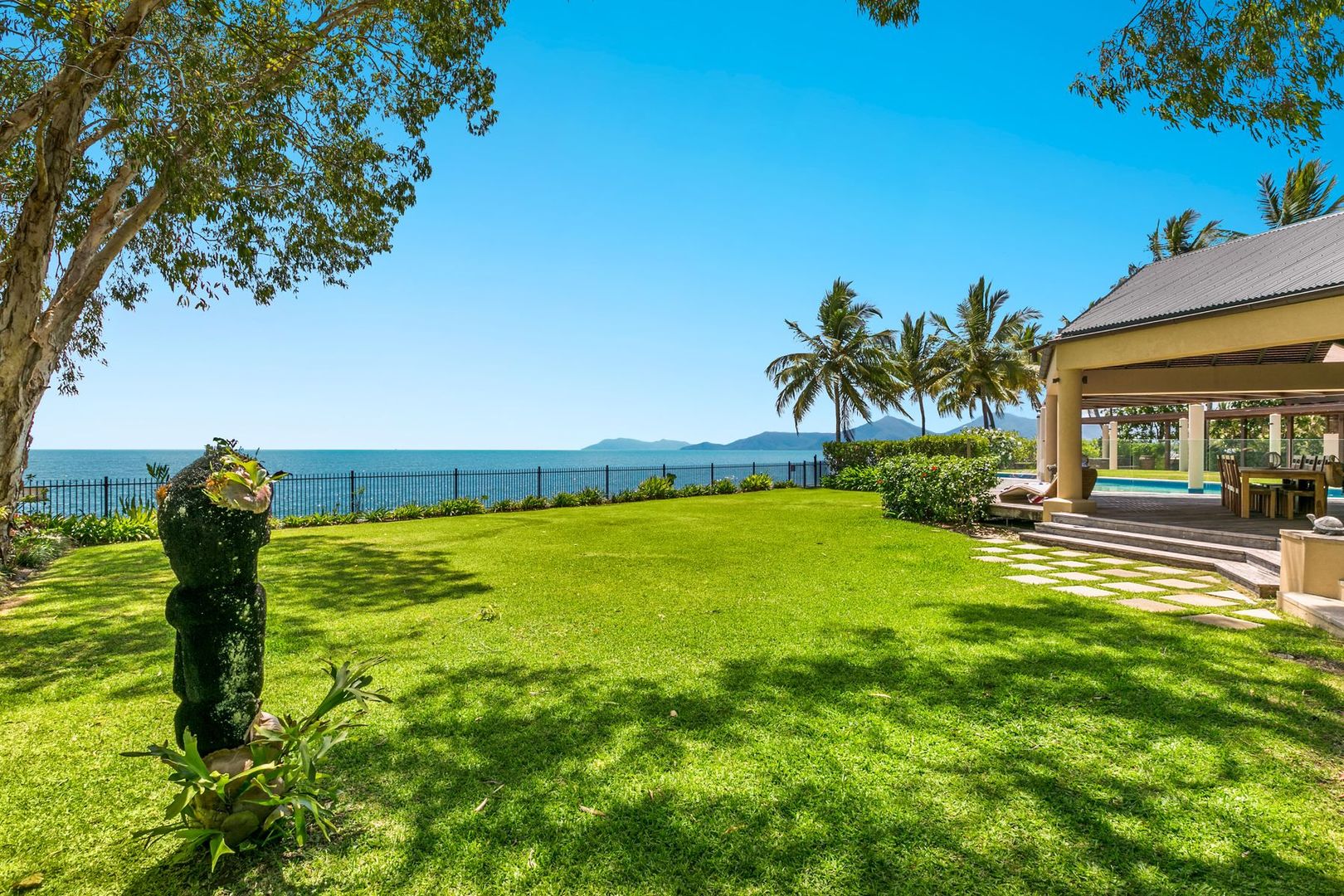 2-4 Hibiscus Lane, Holloways Beach QLD 4878, Image 2