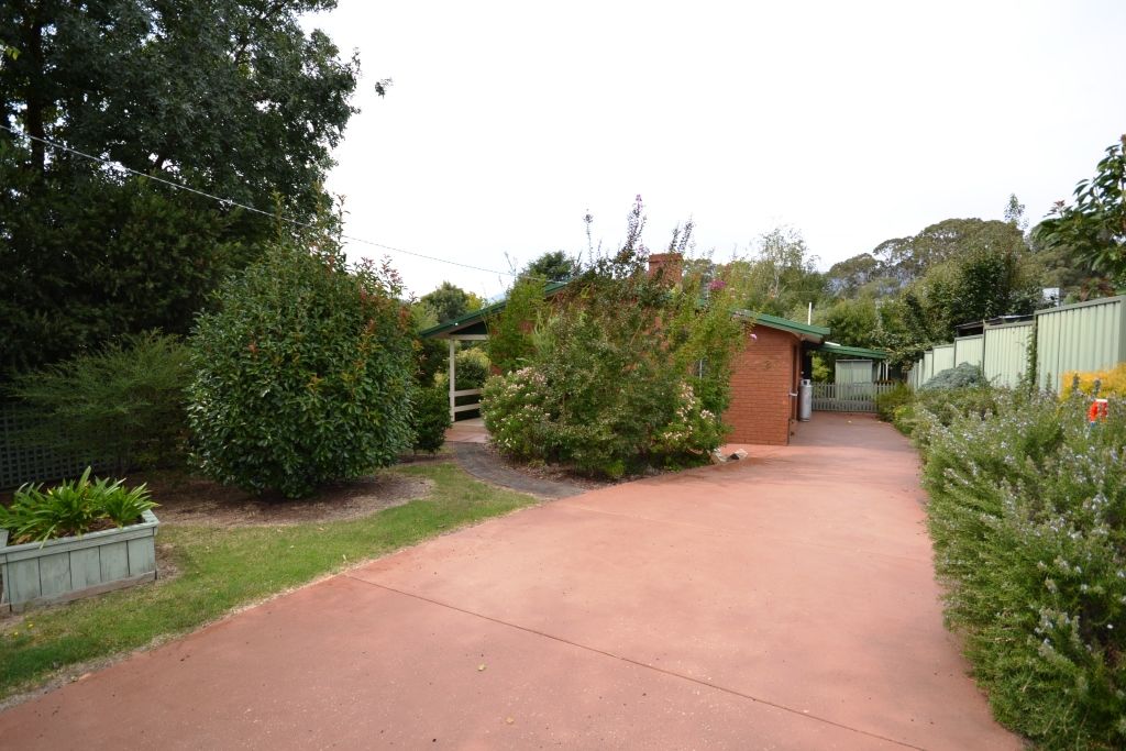 2 Omeo Court, Tawonga South VIC 3698, Image 0