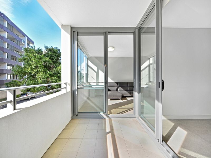 1 bedrooms Apartment / Unit / Flat in 204/18 Shoreline Drive RHODES NSW, 2138
