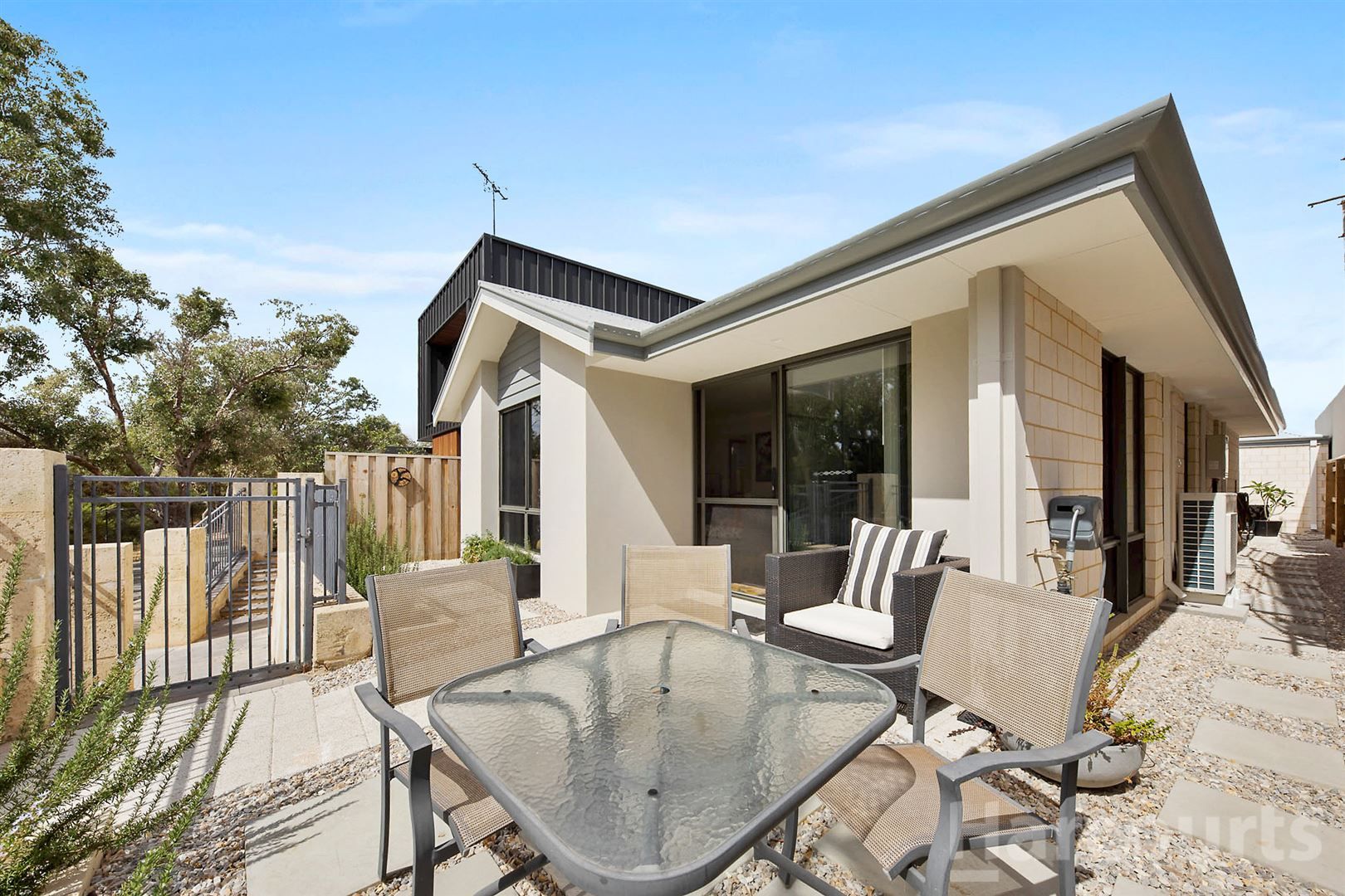 3 bedrooms House in 18 Shearwater View HALLS HEAD WA, 6210