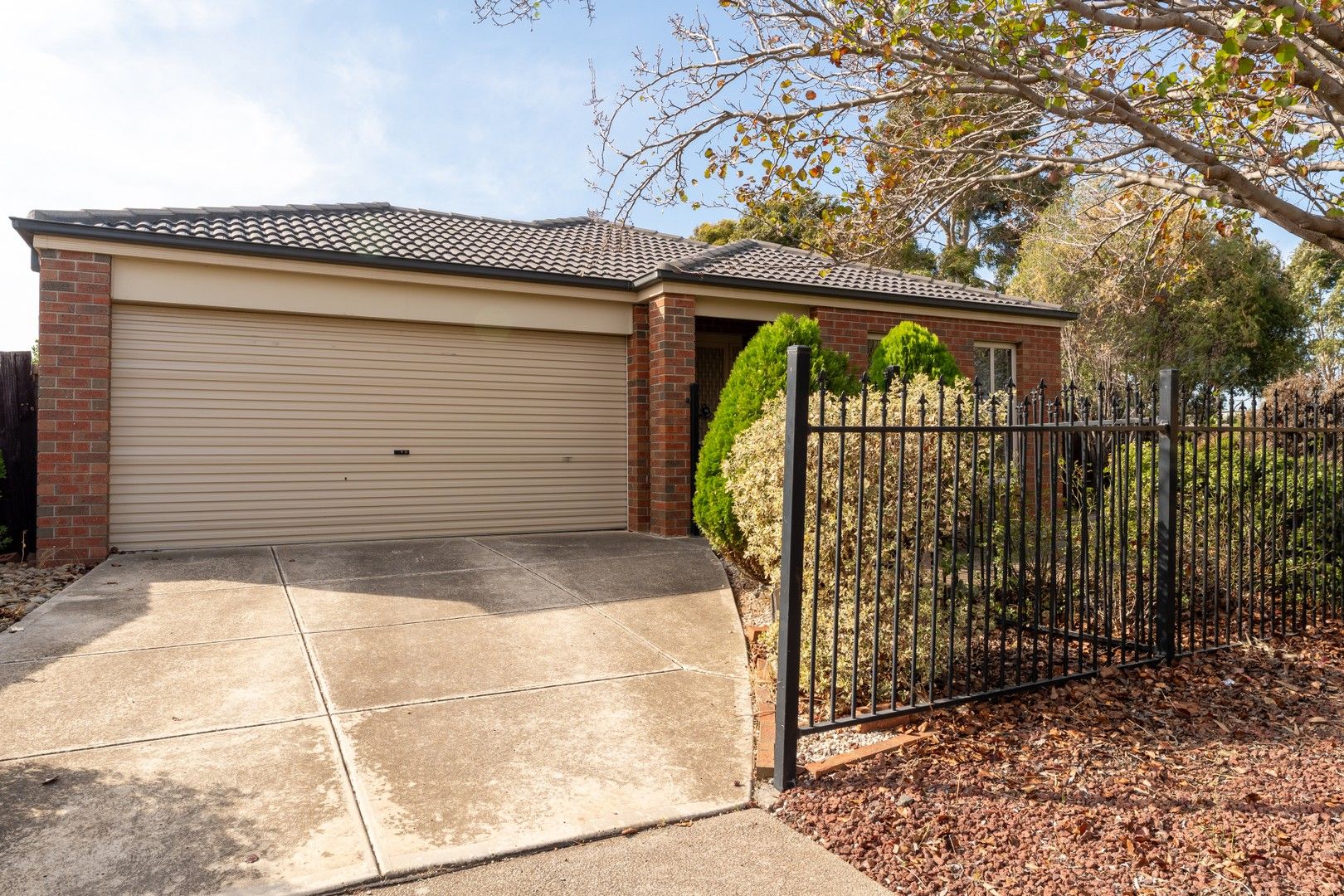 4 bedrooms House in 17 Domain Way TAYLORS HILL VIC, 3037