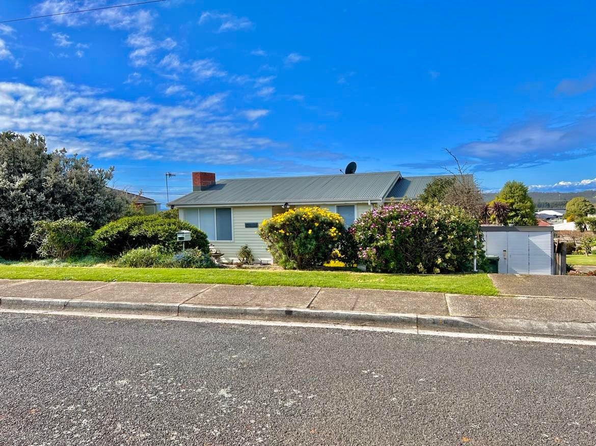 3 bedrooms House in 3 Winter Avenue UPPER BURNIE TAS, 7320