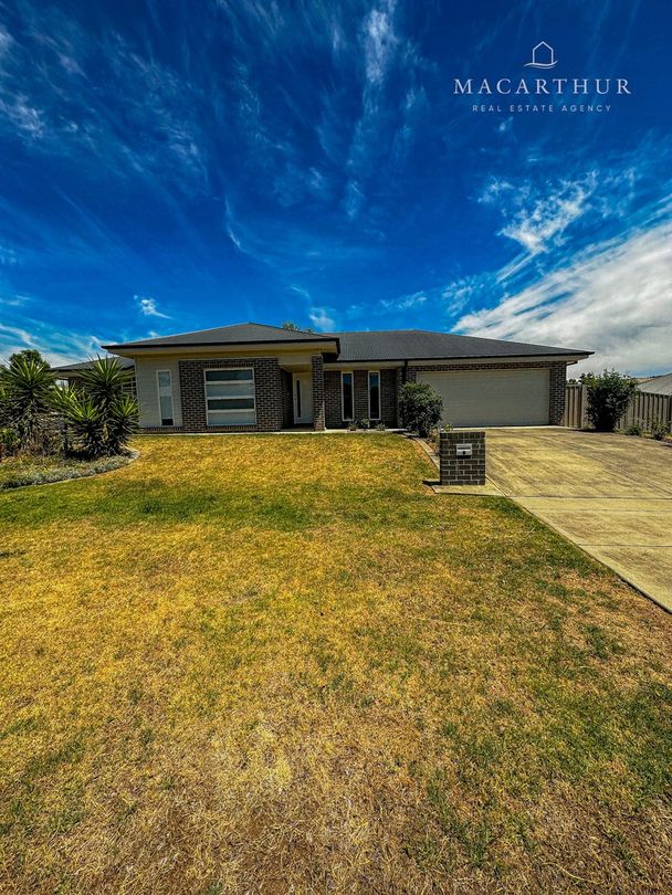 4 bedrooms House in 4 Burrundulla Road BOURKELANDS NSW, 2650
