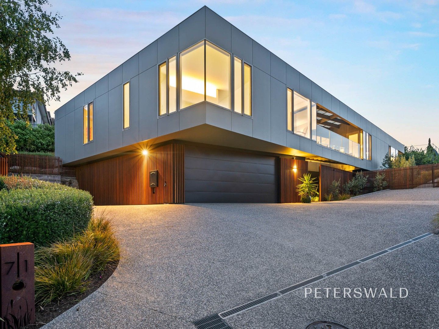 4 bedrooms House in 71 Fisher Avenue SANDY BAY TAS, 7005