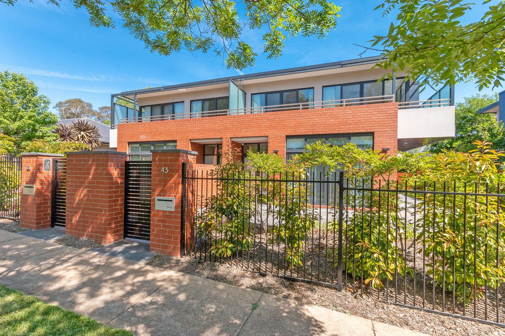 3 bedrooms Townhouse in 43 Loftus Street YARRALUMLA ACT, 2600