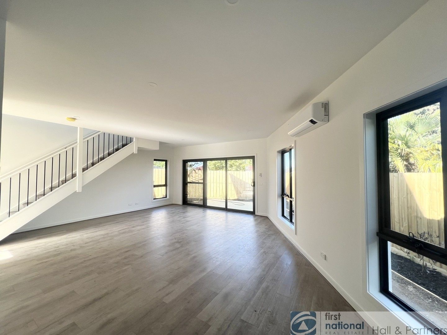 2 bedrooms Townhouse in 4/15 Channelle Close HAMPTON PARK VIC, 3976