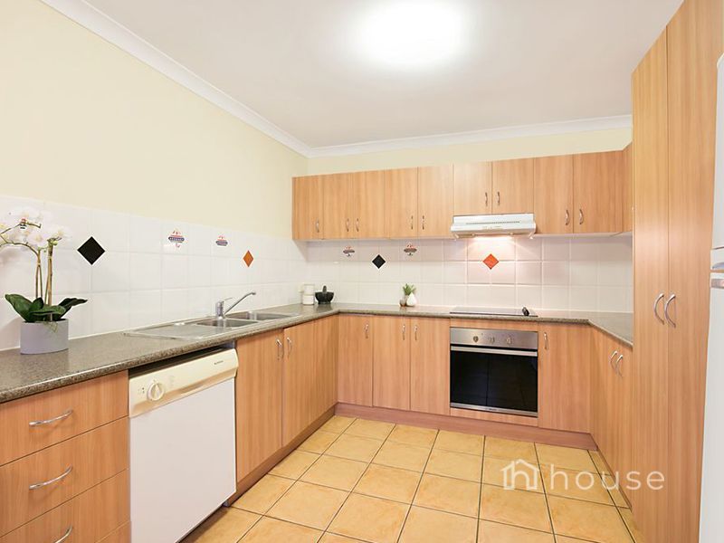 7 Golfgreen Terrace, Meadowbrook QLD 4131, Image 2