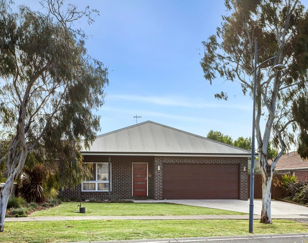 18 Village Green Drive, Kyneton VIC 3444